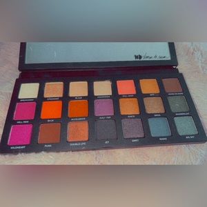 URBAN DECAY BORN TO RUN PALETTE